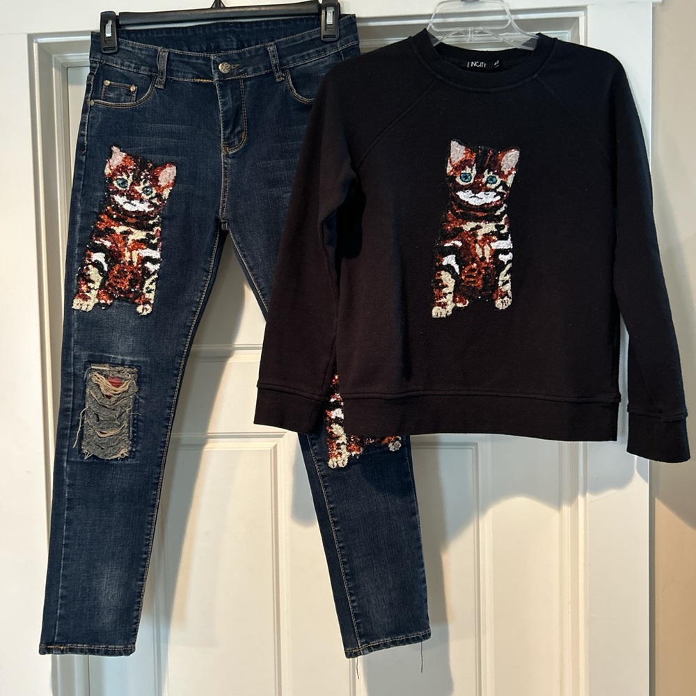 Sequined Cat Embroidered Sweatshirt and Jeans Set